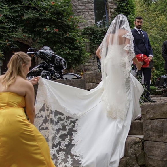 One of a kind wedding dress! Preserved! - Picture 5 of 6